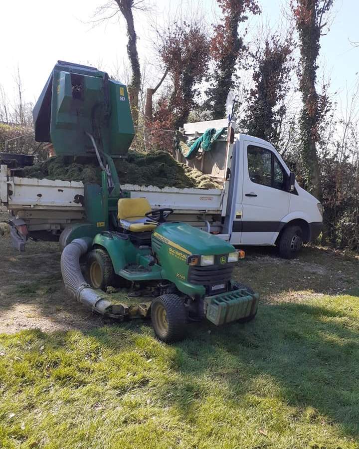 Outils et machines pour travaux paysagers, Valmont